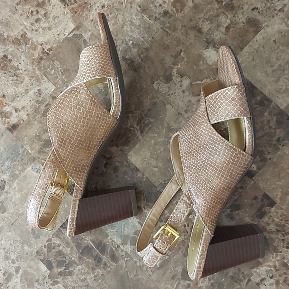 Chaps Lavinia shoes, EUC, size 6.5B - Picture 5 of 6